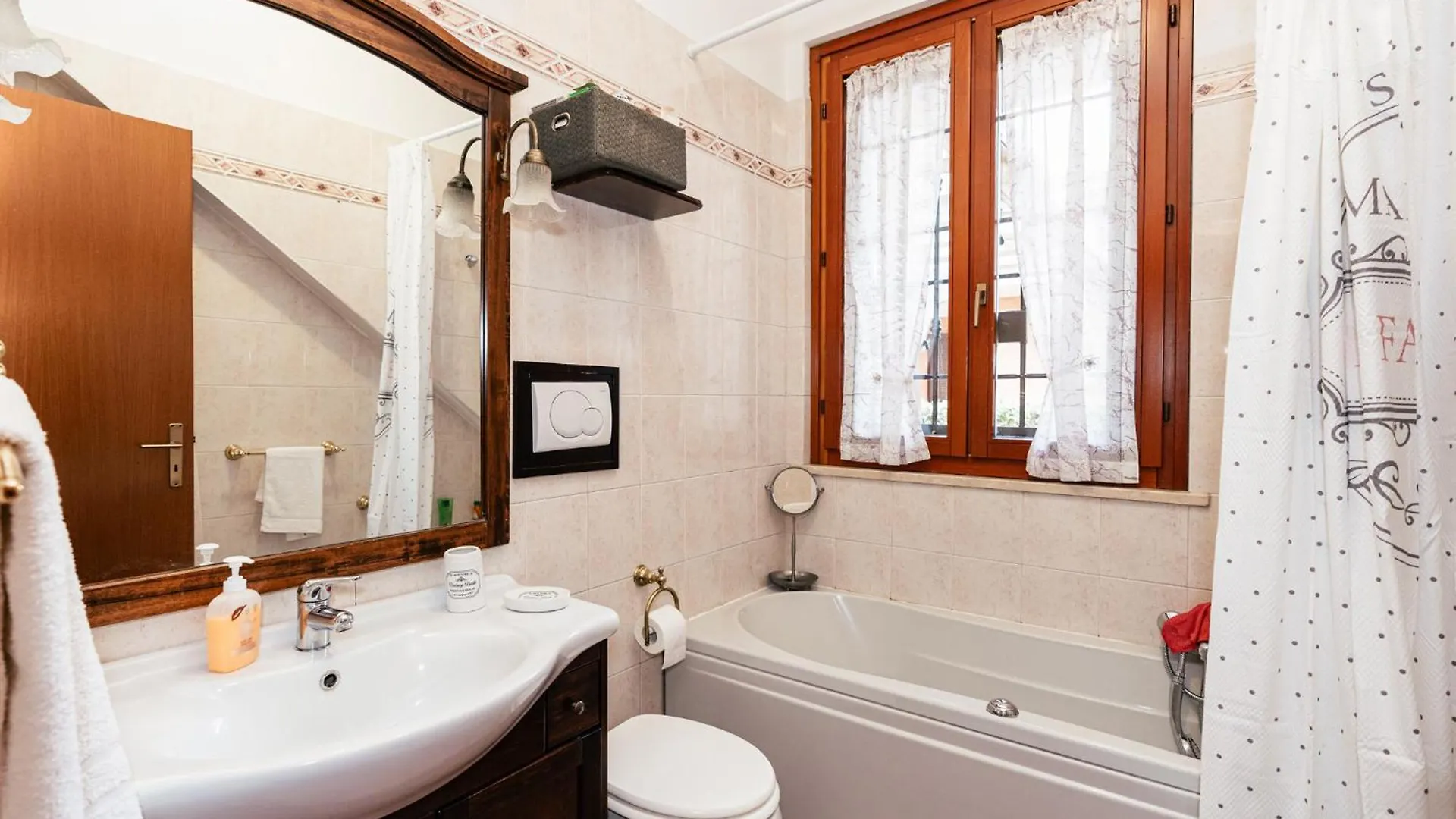 La Fragola Bed & Breakfast Rome 0*,  Italy